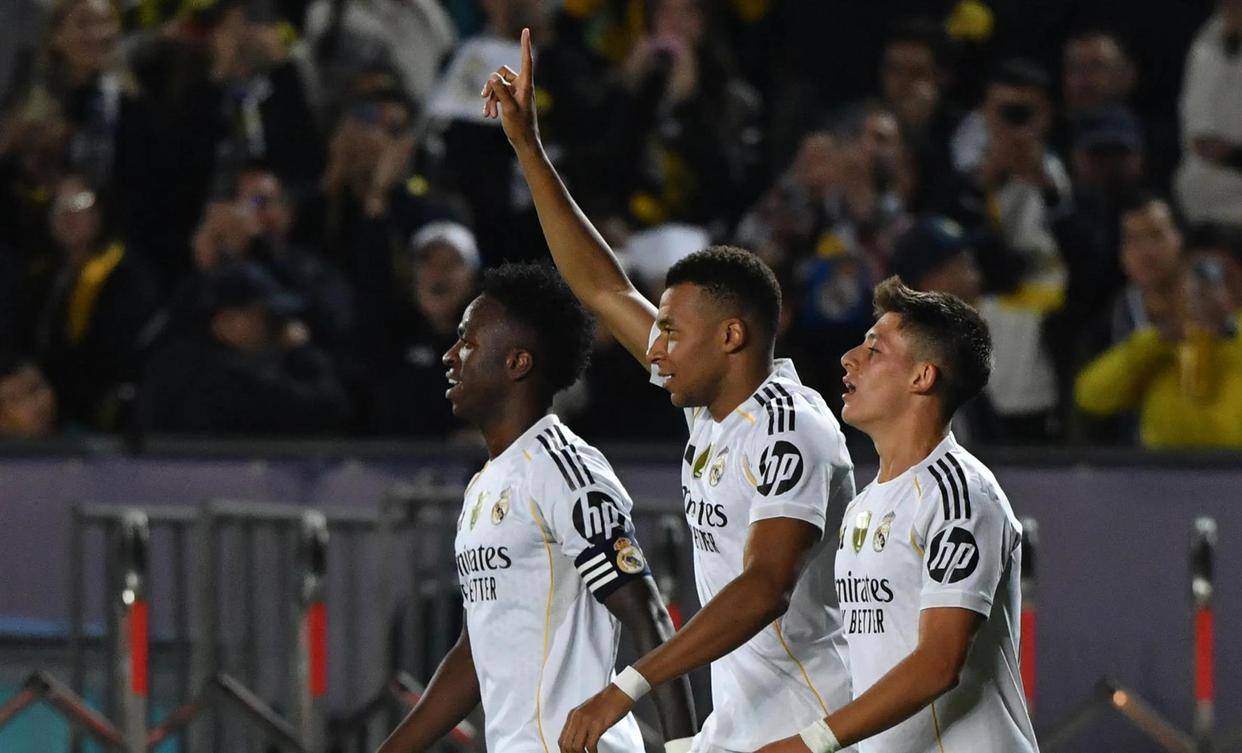 凌晨4点皇马出战！赢球将暂时登顶，3巨头首秀，姆巴佩只差1球创纪录